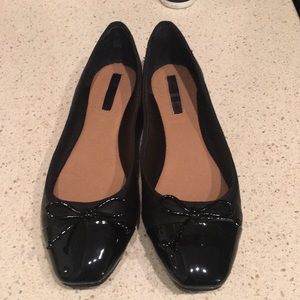Tahari flats size 6 1/2 so cute!